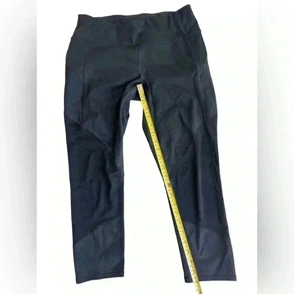 Athleta Palms Black Capri Size Medium - Picture 4 of 5